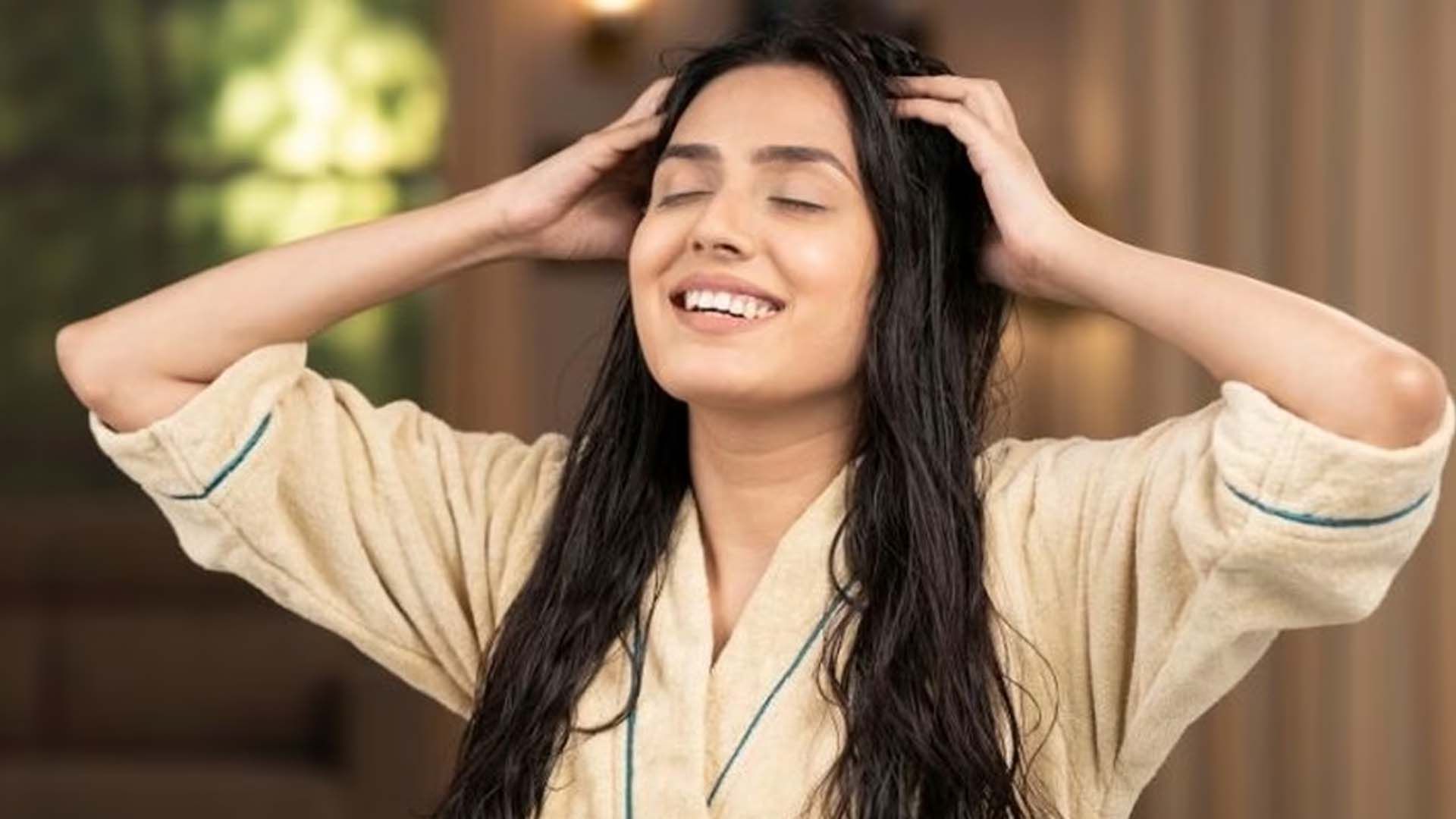 বৃষ্টিভেজা দিনে ত্বক ও চুলের যত্নে করণীয়